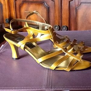 10M 3 inch heel yellow gold metallic sexy pump🌻🌻